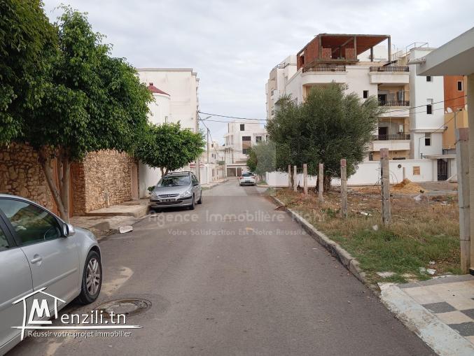 A vendre Terrain situé à khezama près l'instant café