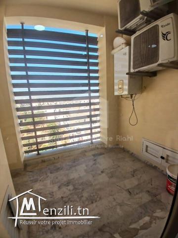 A vendre un appartement S+2 situé à Khezema Est