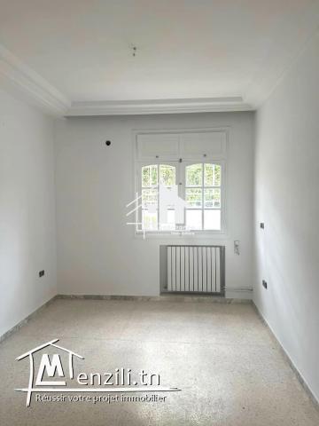 A louer étage de villa S+2 à Cité Ennasr 2