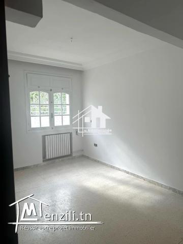 A louer étage de villa S+2 à Cité Ennasr 2