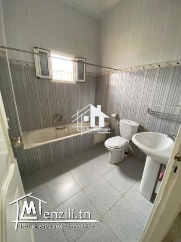 A louer étage de villa S+2 à cité des sous-officiers