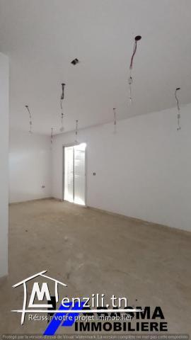 Un immeuble de sept appartement s+2 à vendre situé à Hay Riadh Ghazali