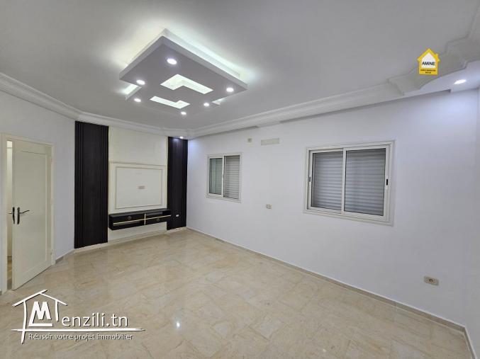 A vendre spacieuse villa avec piscine proche de mer à Djerba Midoun