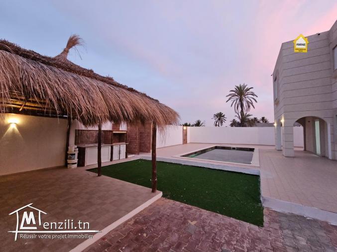 A vendre spacieuse villa avec piscine proche de mer à Djerba Midoun