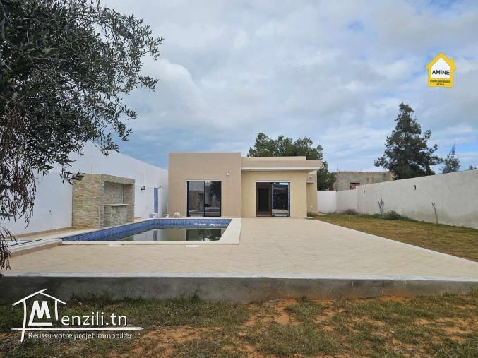 A vendre superbe villa avec piscine proche de la mer à Midoun Djerba