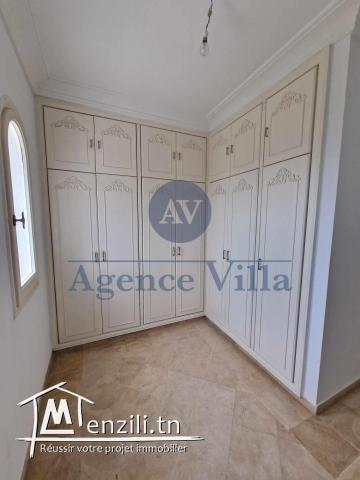 une villa s5 avec piscine à gammarth