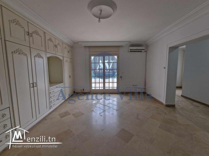 une villa s5 avec piscine à gammarth