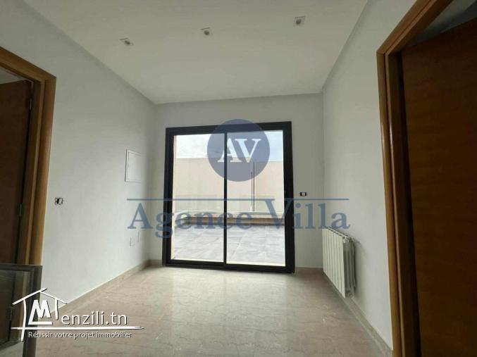 un triplex neuf aux jardins de carthage