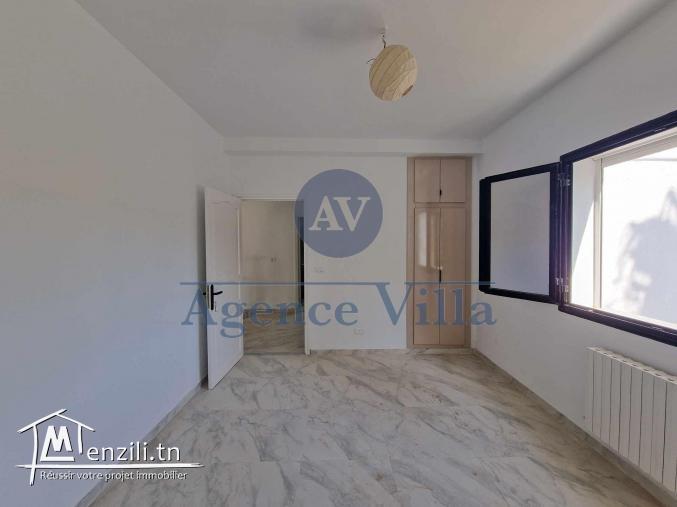 une villa s3 avec piscine à la marsa