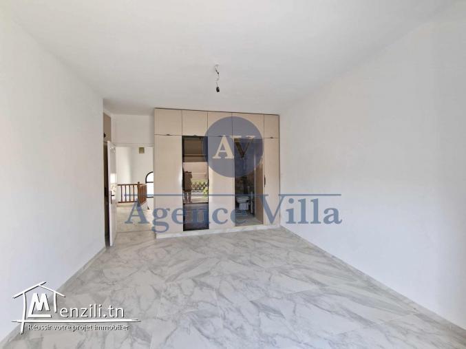 une villa s3 avec piscine à la marsa