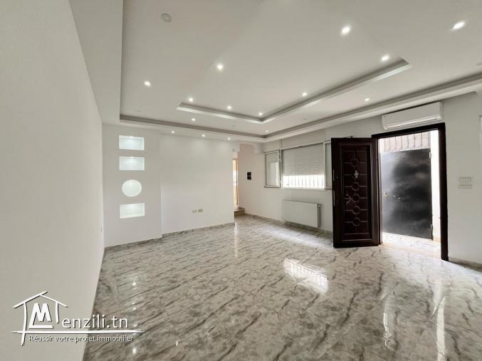 Location étage de villa S+3 dans un quartier calme et sécurisé