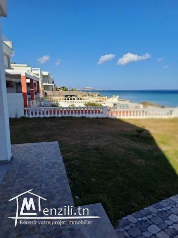 villa pieds dans l'eau