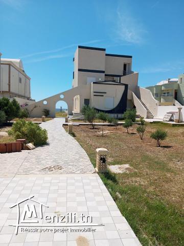 villa pieds dans l'eau