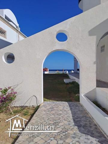 villa pieds dans l'eau