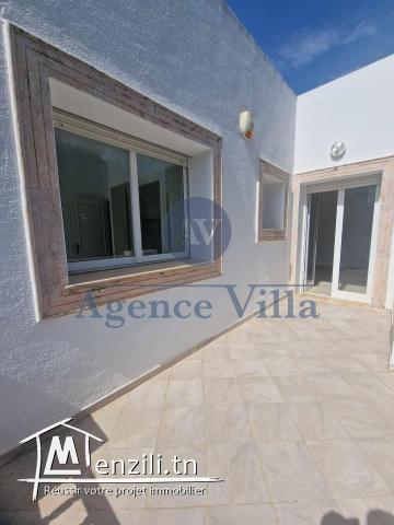 une villa s+5 avec piscine et jardin à la Marsa