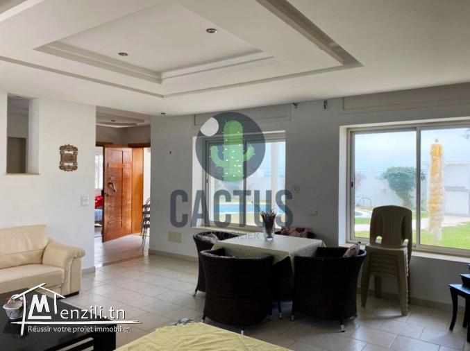 Villa S+4 pied dans l’eau avec piscine à Jinen Béni Khiar