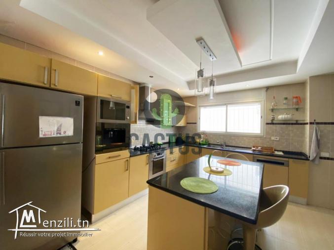 Villa S+4 pied dans l’eau avec piscine à Jinen Béni Khiar