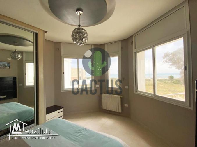 Villa S+4 pied dans l’eau avec piscine à Jinen Béni Khiar