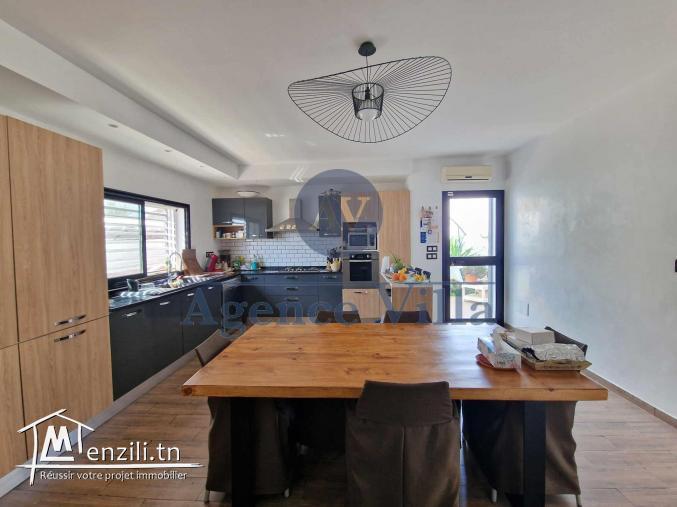 une villa s+3 à gammarth avec piscine