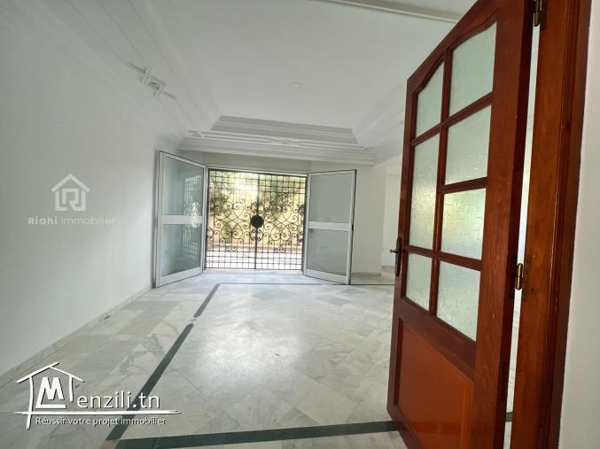villa de 314 m² a louer