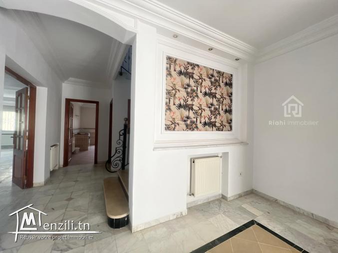villa de 314 m² a louer