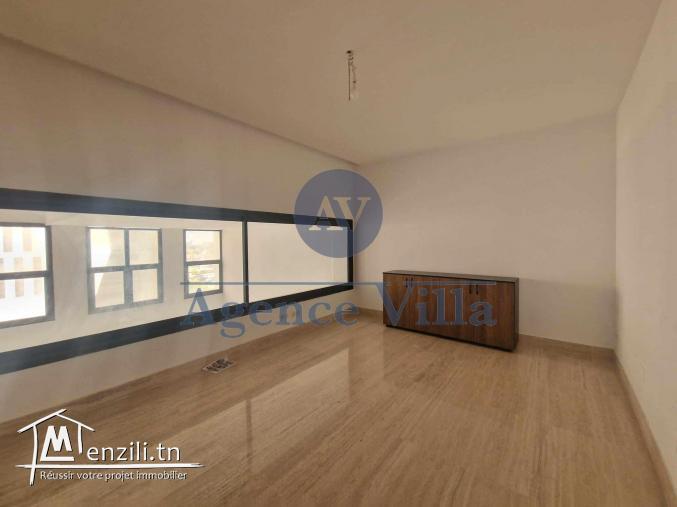 un duplex avec piscine au lac 2