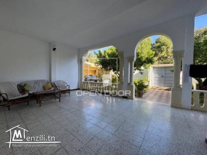 Rez de chaussée de villa s3 avec jardin à la Marsa