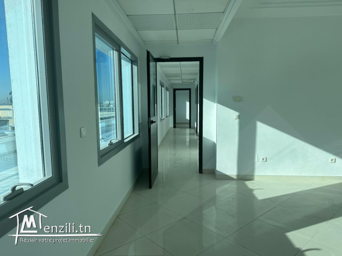 À Louer : Bureau avec Terrasse aux Berges du Lac1