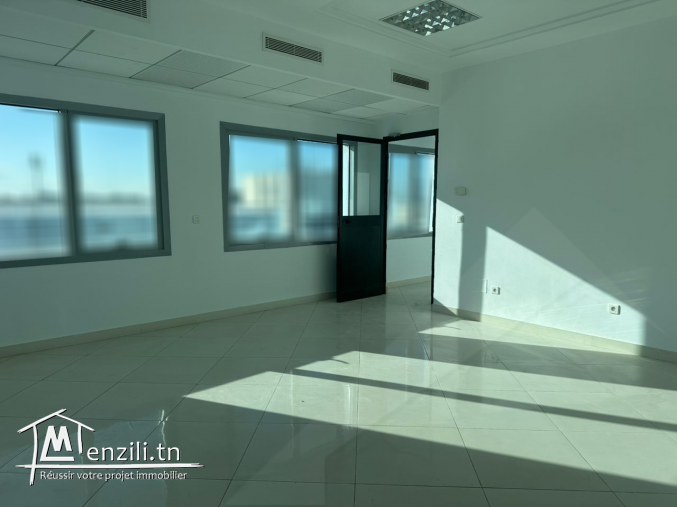 À Louer : Bureau avec Terrasse aux Berges du Lac1