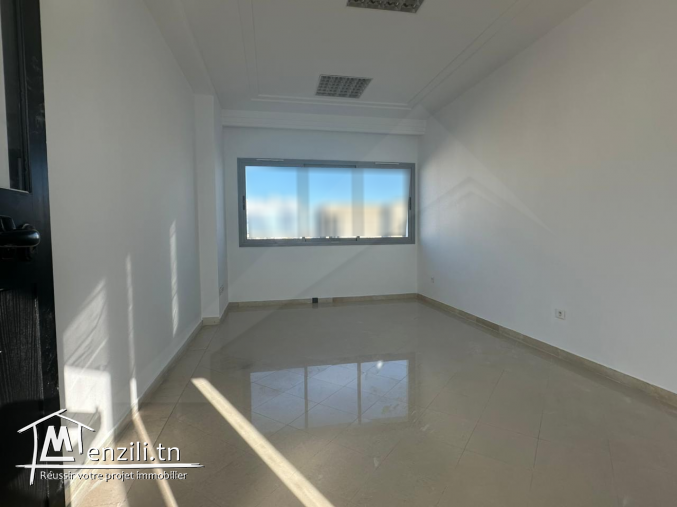 À Louer : Bureau avec Terrasse aux Berges du Lac1