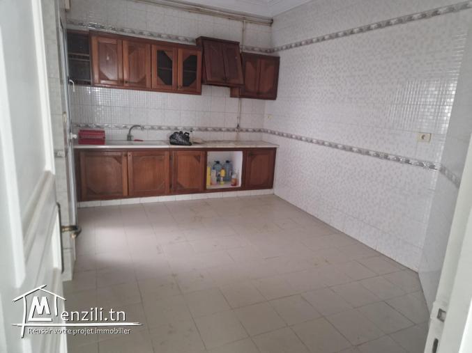 A vendre Bel_appartement_S3_La_Soukra_157_m_en_RDC_avec_jardin_et_parking