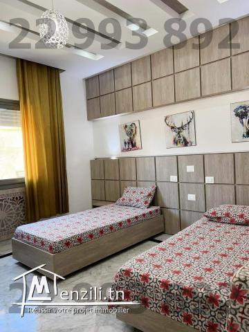 Villa piscine pied dans l'eau