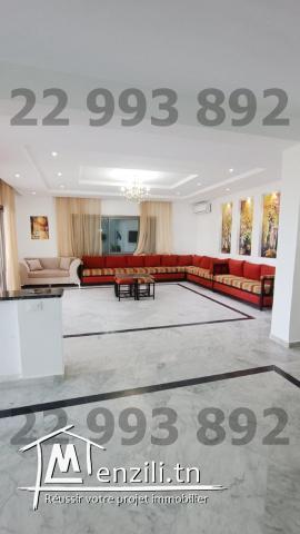 Villa piscine pied dans l'eau