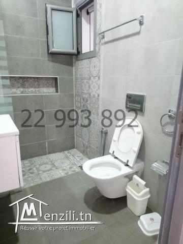 Villa piscine pied dans l'eau