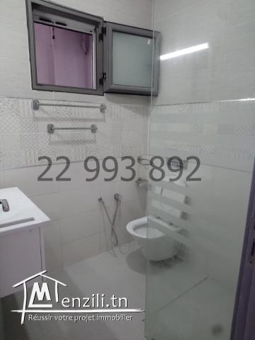 Villa piscine pied dans l'eau