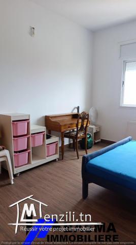 Un étage de villa s+3 à louer situé à chatt mariem