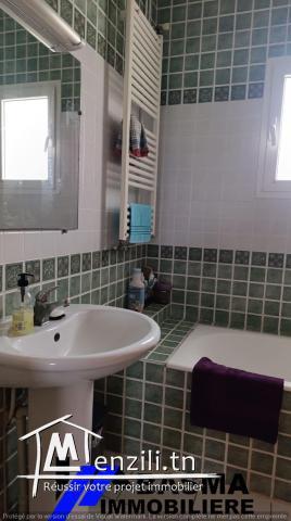Un étage de villa s+3 à louer situé à chatt mariem