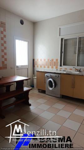 Un étage de villa s+3 à louer situé à chatt mariem
