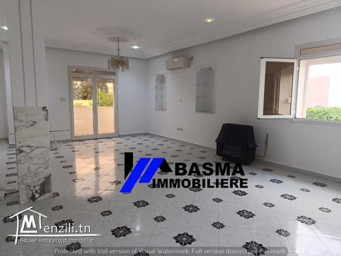 Une villa s+4 à louer situé à chatt mariem