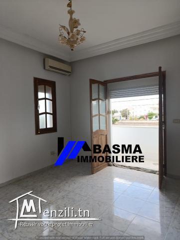 Une villa s+4 à louer situé à chatt mariem