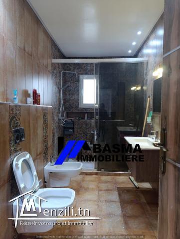 Une villa s+4 à louer situé à chatt mariem