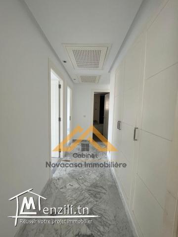 A vendre  un appartement  s+3 à kantaoui