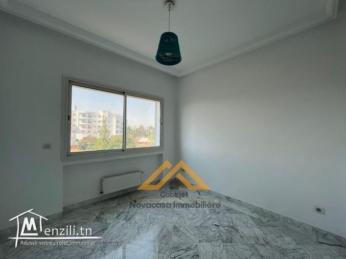 A vendre  un appartement  s+3 à kantaoui