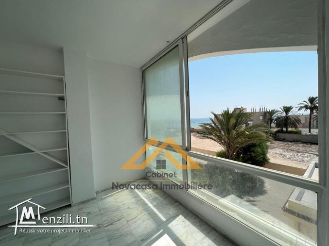 A vendre  un appartement  s+3 à kantaoui