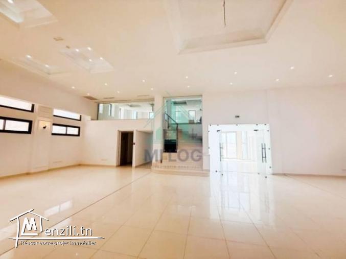 Immeuble de 3 000 m² à Lac 3