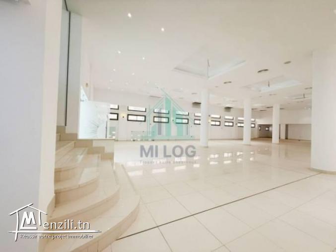 Immeuble de 3 000 m² à Lac 3