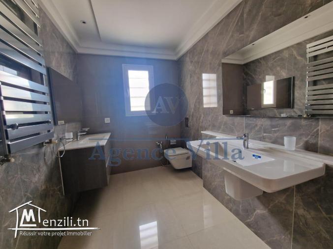 une villa à usage bureautique s+9 neuve au lac1