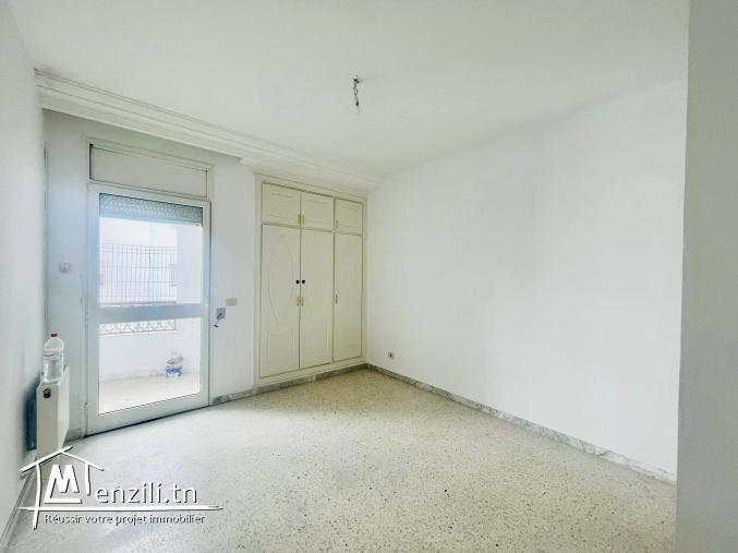 A vendre S+4 à Ain Zaghouan avec deux places de parking + 2 cellier + photovoltaïque