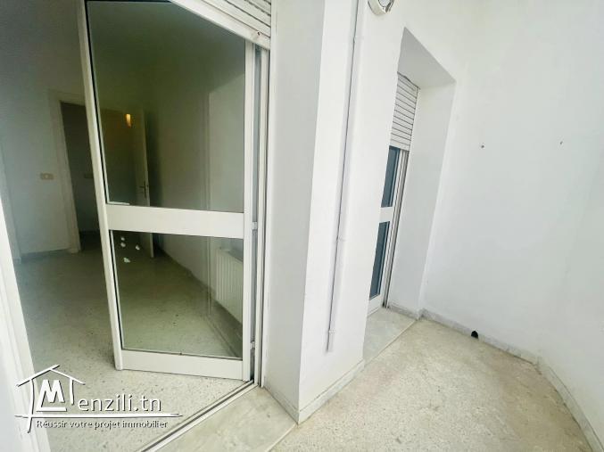 A vendre S+4 à Ain Zaghouan avec deux places de parking + 2 cellier + photovoltaïque