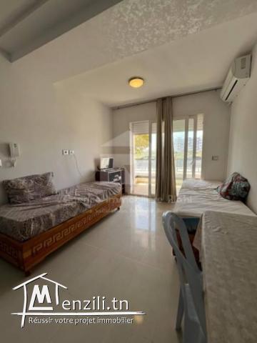 À VENDRE  Un appartement S1 pied dans l'eau situé à Chatt Meriem Sousse